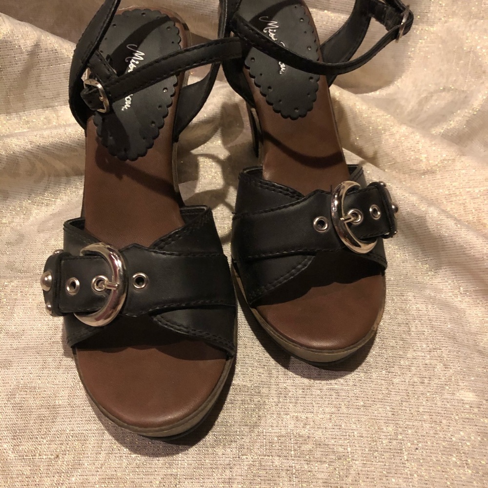 Heels - Picture 2 of 4